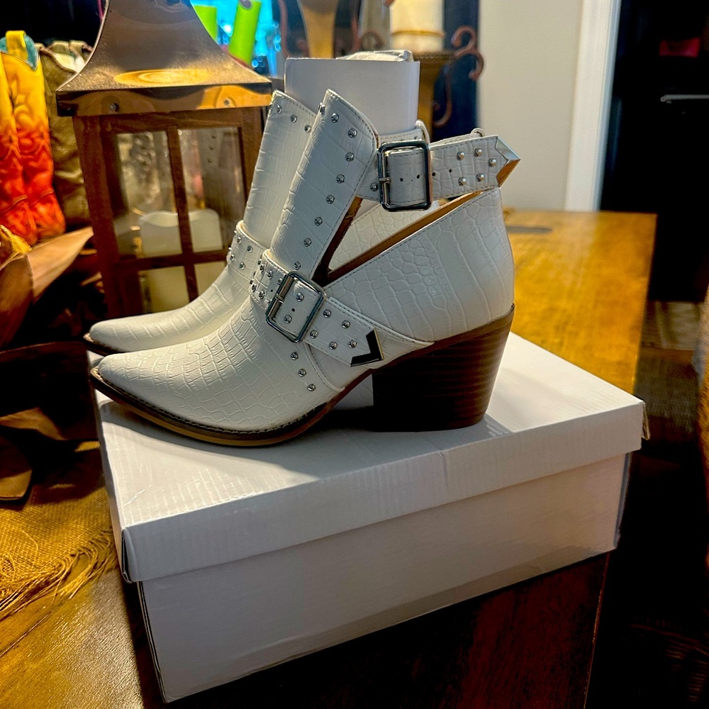 Too cute shoe boots by A Rider Girl